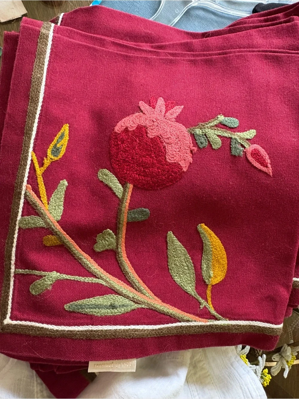 William Sonoma Pomegranate Crewel 8 Cotton Napkins & Runner Embroidered Fruit